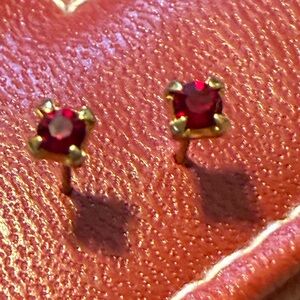 Vintage 14K Gold Garnet Stud Earrings January Birthstone Classic Solitaire